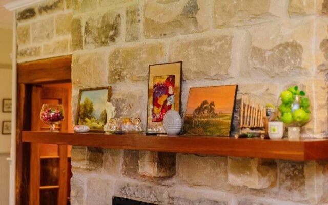Hanging Tree Wines