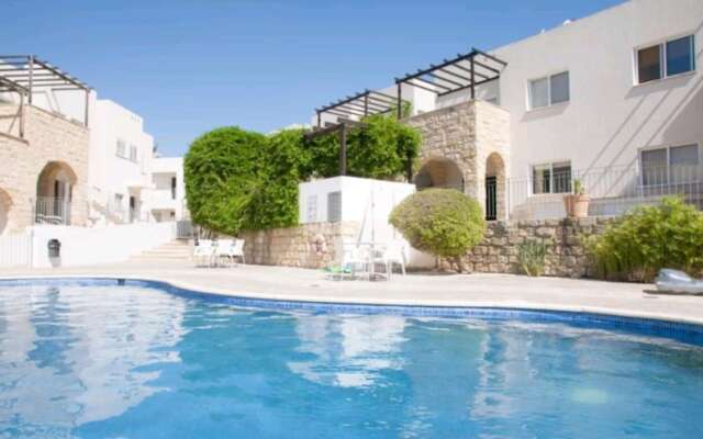 Spacious and Modern 2 bed Apartment in Peyia