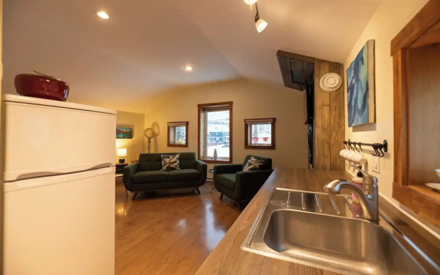 Downtown Whitehorse - Treehouse