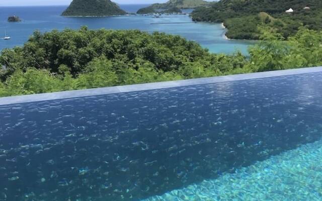 Paradise Garage Komodo Villa