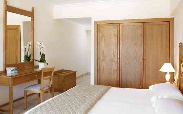 Mitsis Petit Palais Beach Hotel