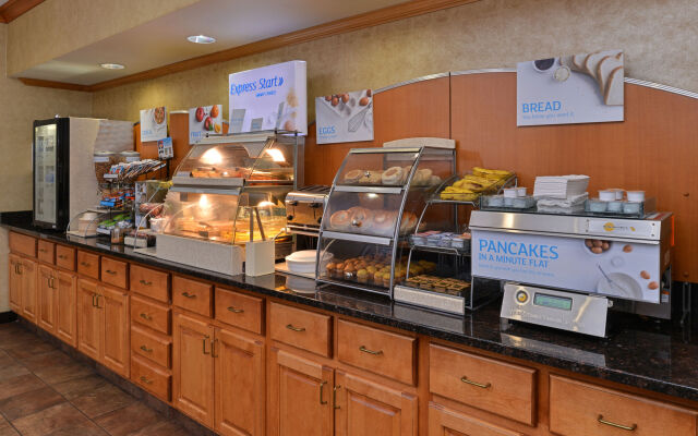 Clarion Pointe Medford