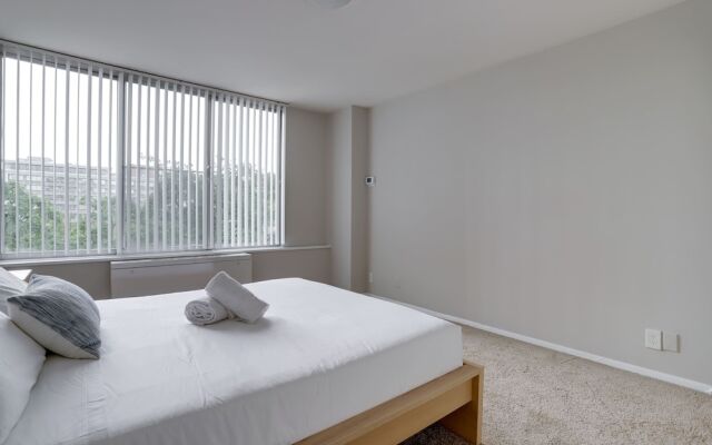 Beautiful  Apt At Crystal City With Gym