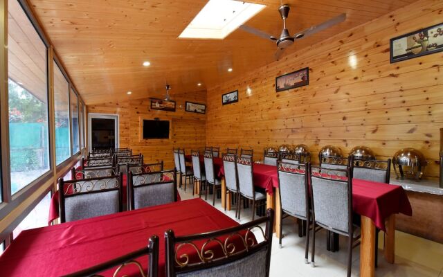 OYO 13586 Hotel Monarch