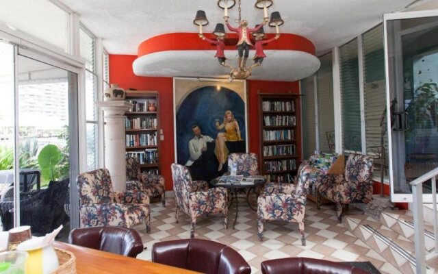 Manhattan Tower Apartment Hotel