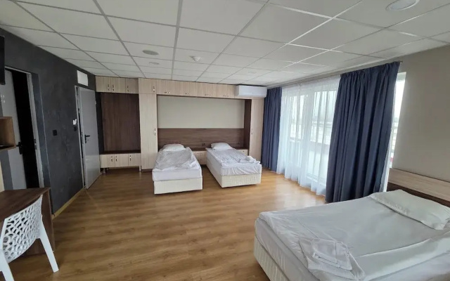 City Hotel