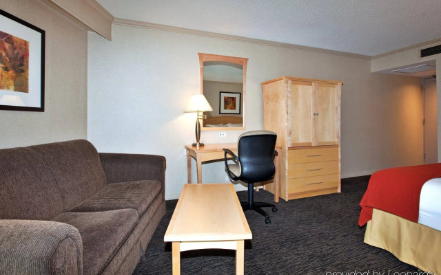 Holiday Inn Express Edmonton Downtown by IHG
