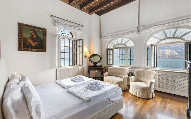 Villa Schlosser Lake Front & Private Pool