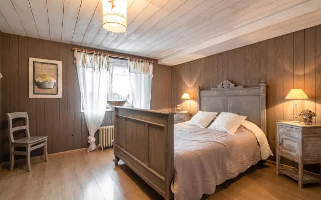 Beautiful Holiday Home with Hot Tub, Sauna & Monumental Fireplace