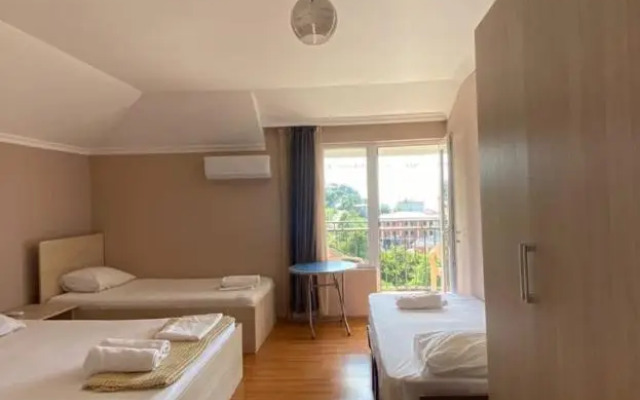 Guest House Lazuri