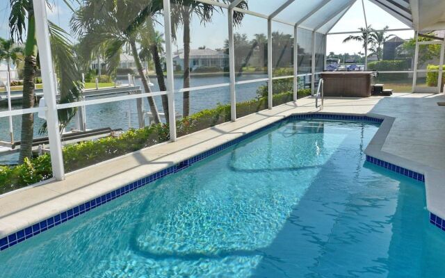 Luxuriously Furnished Waterfront Home With Pool/spa