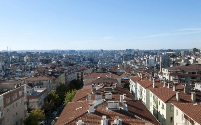 Central Flat With City View and Terrace in Sisli
