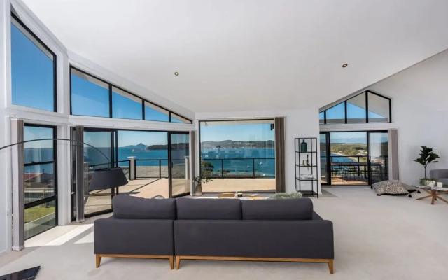 Above and Beyond - Beautiful Home with Pool