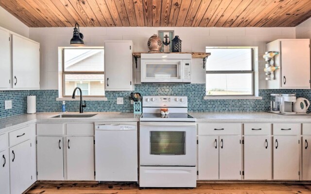 Gulf Coast Views: Stilted Retreat in Galveston!