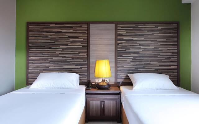 Rambuttri Village Inn & Plaza