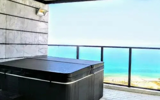 35th floor on the sea