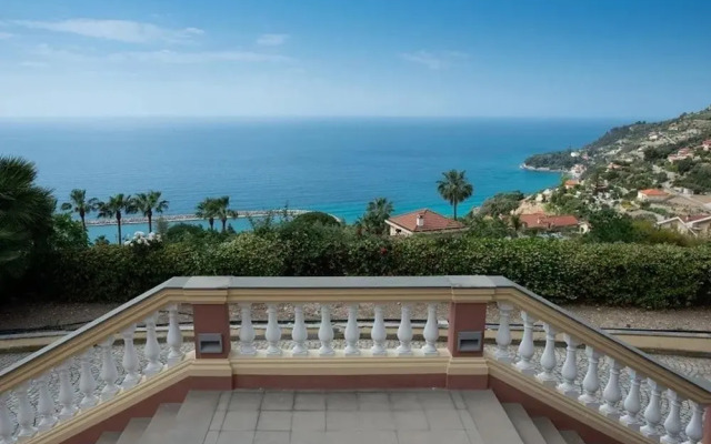 Villa Paradise-sleeps 20-pool-sea Views-pets