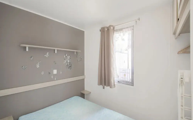 Swanky Mobile Home in Saint Jean de Monts Near Seabeach