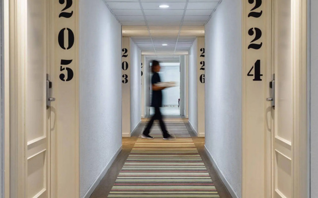H10 Delfín - Adults Only