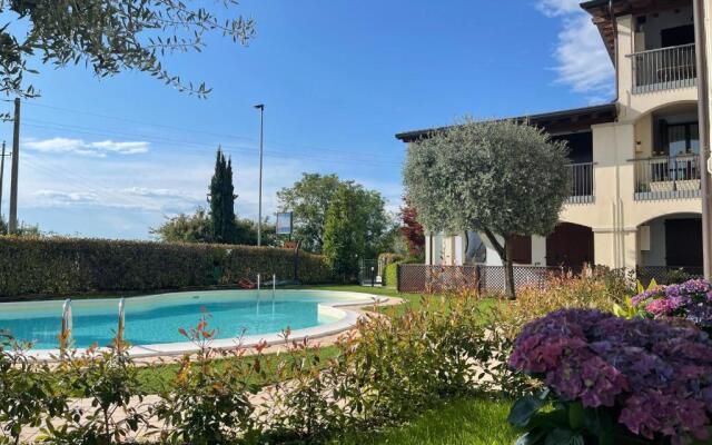 Appartamento con giardino privato, piscina e spiaggia a 500mt