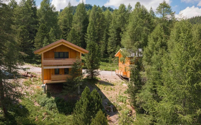 Lovely Chalet With hot tub