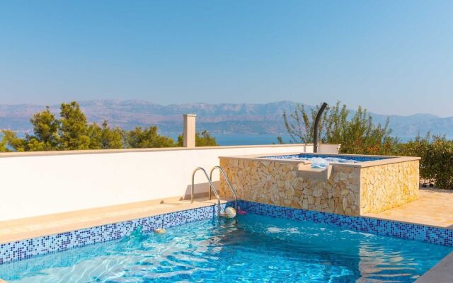 Villa Anabella - Four Bedroom Villa With Swimming Pool