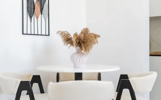 Modern Home With Wifi and Beach Access Golem