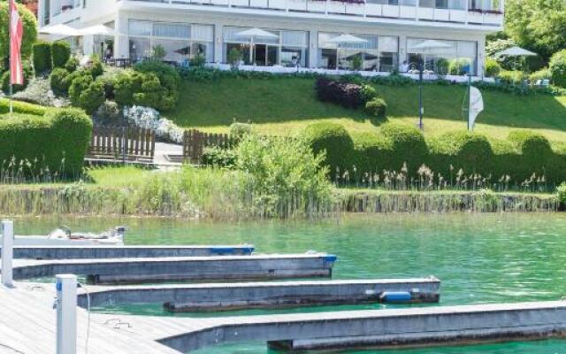 Tennis & Yacht Hotel