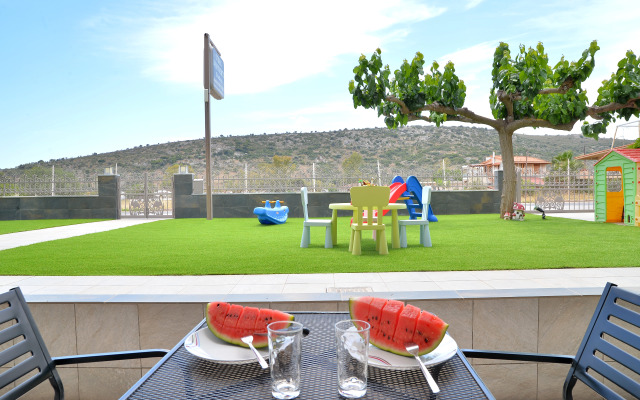 Stork Holiday Apartments - Garden & Sea View