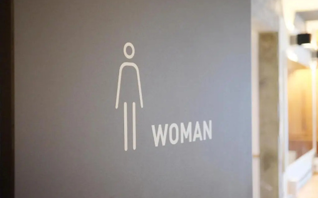 The Cube Hotel - Hostel