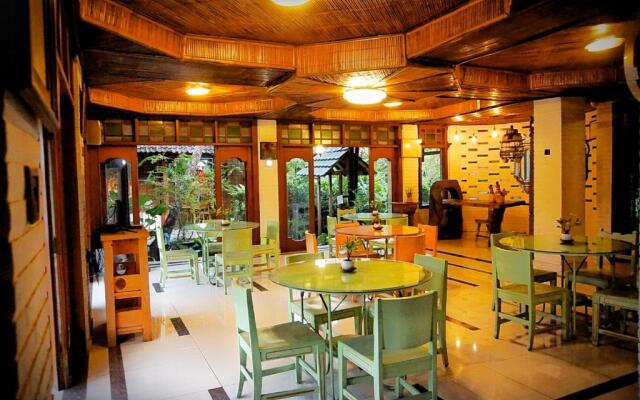 Arys Hotel