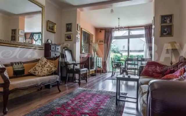 Beautiful 4-bed House in Sutton