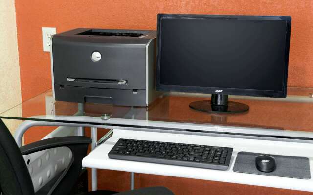 Super 8 By Wyndham Woodward