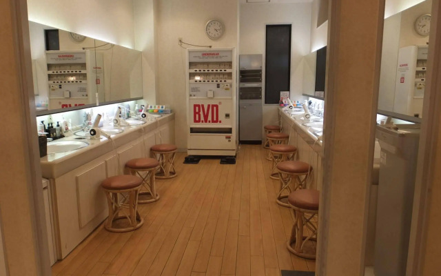 Capsule Hotel Wellbe Sakae - Caters to Men