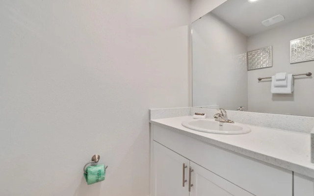 Charming 2bd/1.5ba Beachfront Condo w/ Pool View