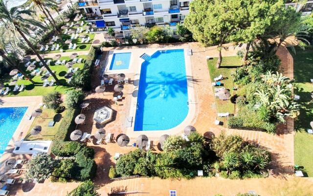 Skol 701. One Bedroom Duplex with Exceptional Sea Views.