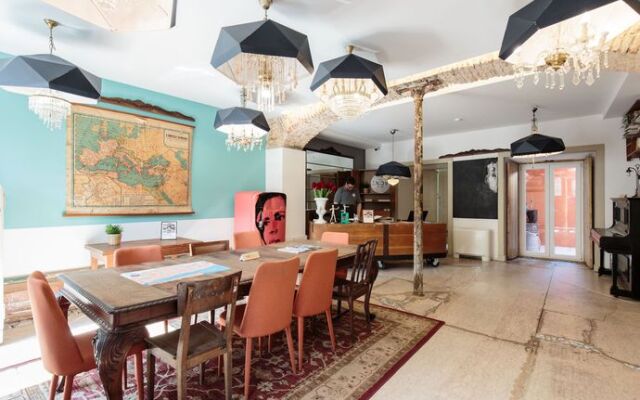 The Indy House - Rooms and Apartments