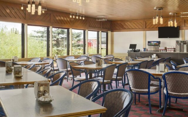Travelodge Hanna Canada Grey