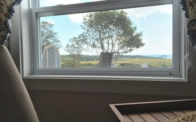 Admiral's Quay Motel & Suites