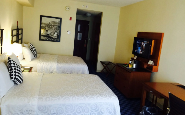 SEVEN Sebring Raceway Hotel