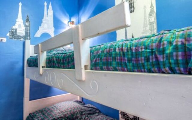 Castel Des Roches 37737