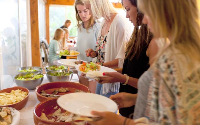 Amar Hostel, Suites & Surf Camp