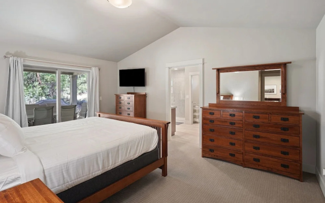 Manzanita 3 Bedroom Home by RedAwning