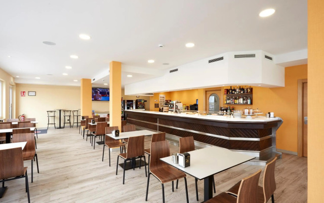 Hotel Arias Aeropuerto