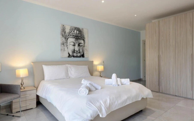 Seafront Penthouse w Unobstructed Sea Views