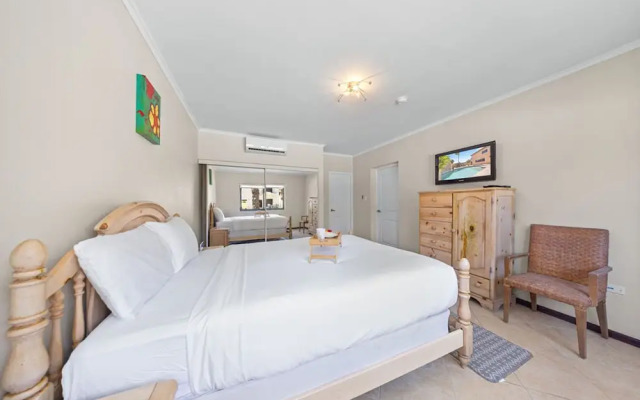 Gold Coast 4br4 5BA Villa w Privatepool Gym