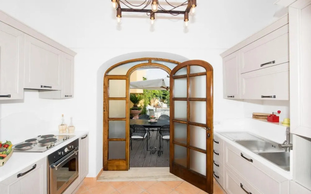 Peaceful Escape Above Amalfi Coast
