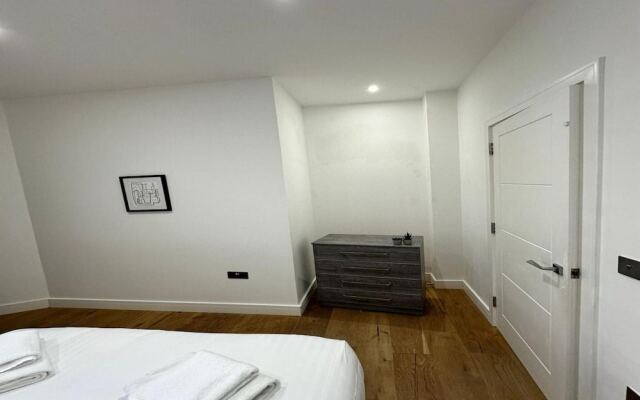 Slough Museum, Two-bedroom Apartment by Belvilla