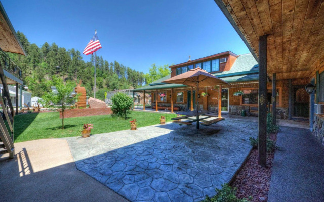 Cedar Wood Inn