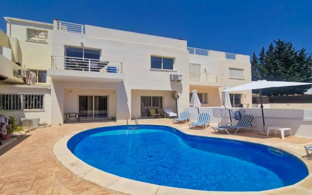 Sunshine Apartment in Pafos